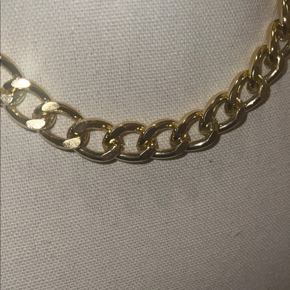 Elegant Gold Chain Necklace light weight - Picture 2 of 3